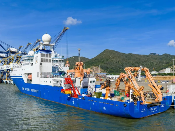 Oceanographic research vessel