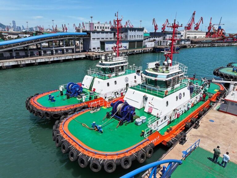 Pure electric tugboats