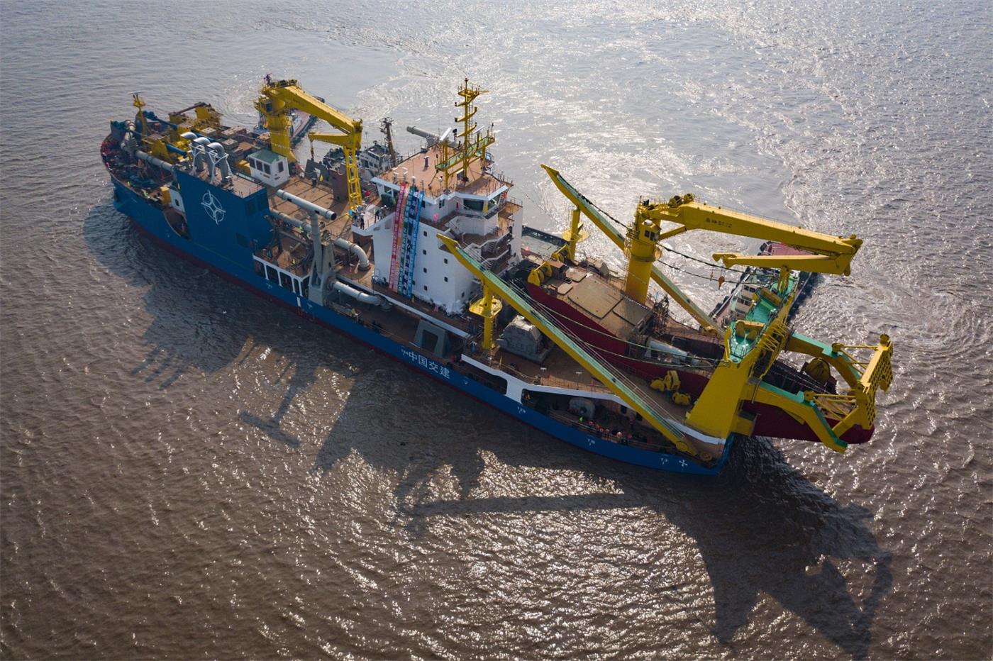 The largest heavy self-propelled cutter suction vessel in Asia2