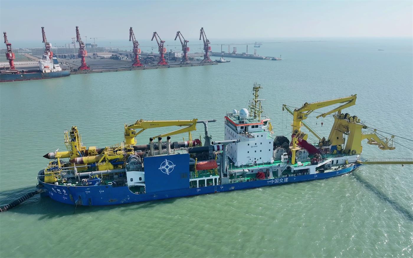 The largest heavy self-propelled cutter suction vessel in Asia3